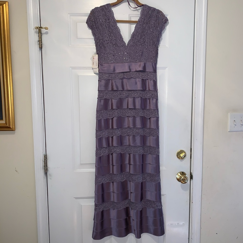 NWT KM Collections by Milla Bell Lavender Lace Tiered Evening Gown Sz 8 Formal - Picture 3 of 5